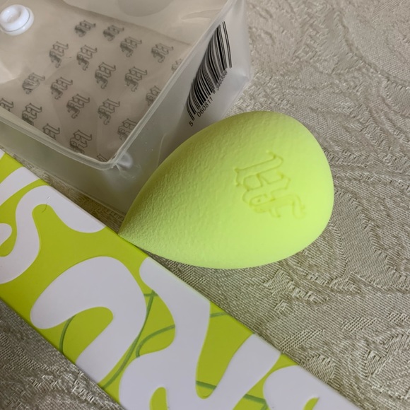 Made By Mitchell MF4 Brush & Beauty Sponge Blender Duo Bundle BNIB - Picture 4 of 15